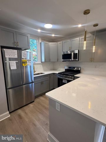 7 W COOKE AVE, Glenolden, PA 19036