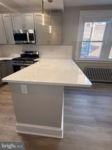 7 W COOKE AVE, Glenolden, PA 19036