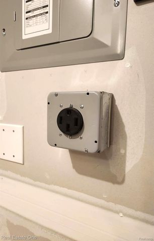 2904 ZANA Drive, Troy, MI 48085