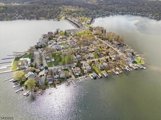 45 W Bertrand Rd, Mount Arlington Boro, NJ 07856