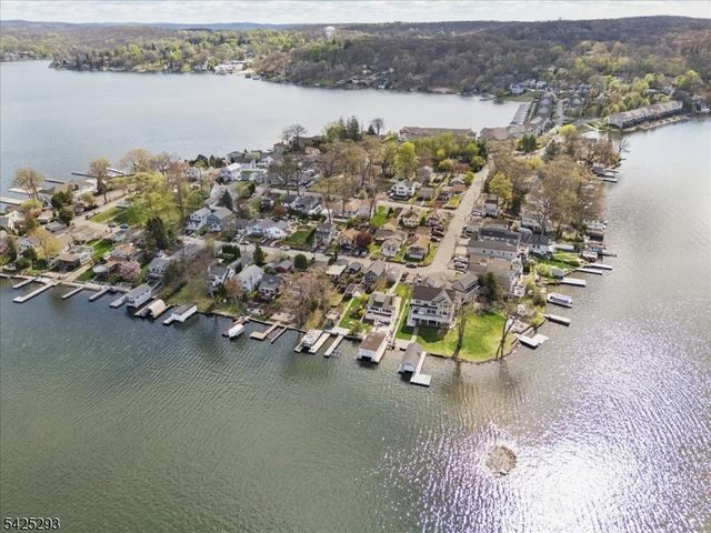 45 W Bertrand Rd, Mount Arlington Boro, NJ 07856