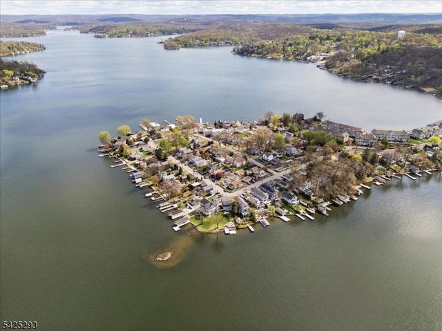 45 W Bertrand Rd, Mount Arlington Boro, NJ 07856