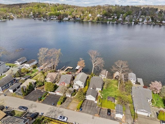 45 W Bertrand Rd, Mount Arlington Boro, NJ 07856