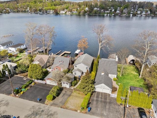 45 W Bertrand Rd, Mount Arlington Boro, NJ 07856