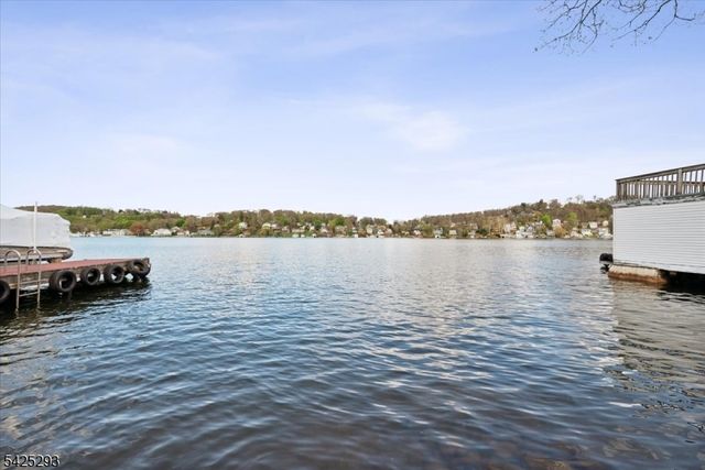 45 W Bertrand Rd, Mount Arlington Boro, NJ 07856