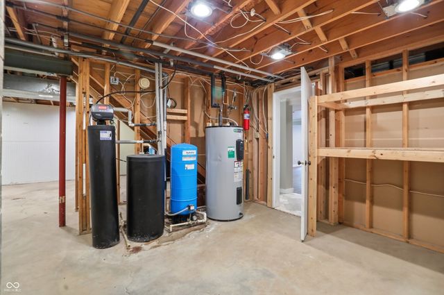 8820 Mud Creek Road, Indianapolis, IN 46256