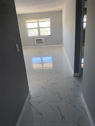 1150 E Sample Road 302, Pompano Beach, FL 33064