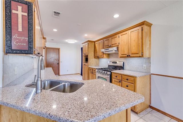 1205 SW 133rd Place, Oklahoma City, OK 73170
