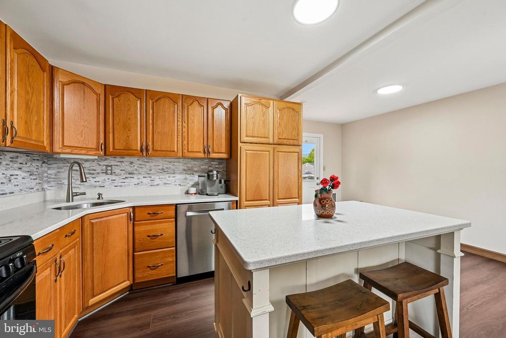 Image 16 of property listing at 1710 PLEASANTVILLE DR, Glen Burnie, MD 21061