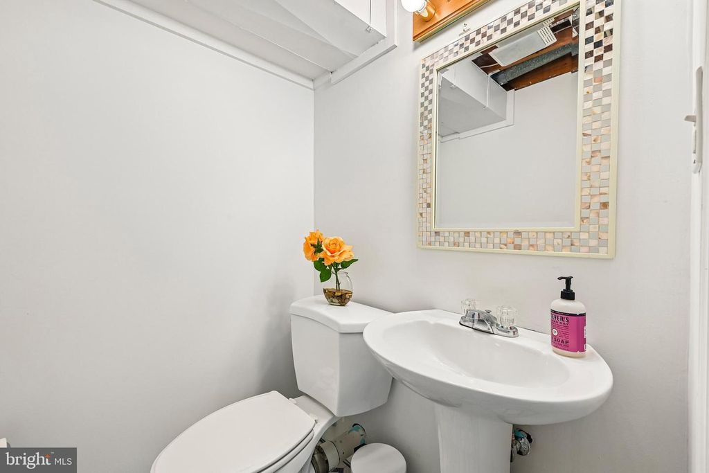 Image 40 of property listing at 1710 PLEASANTVILLE DR, Glen Burnie, MD 21061