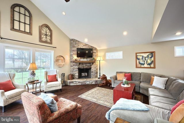 4203 BRITAIN DR, York, PA 17402