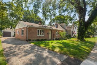 827 N Walnut Avenue, Arlington Heights, IL 60004
