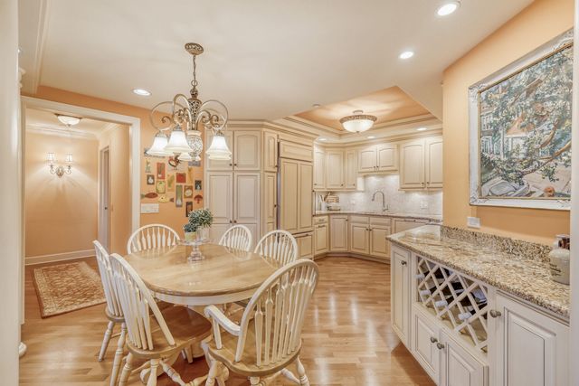 10 E Burlington Street 3B, Riverside, IL 60546
