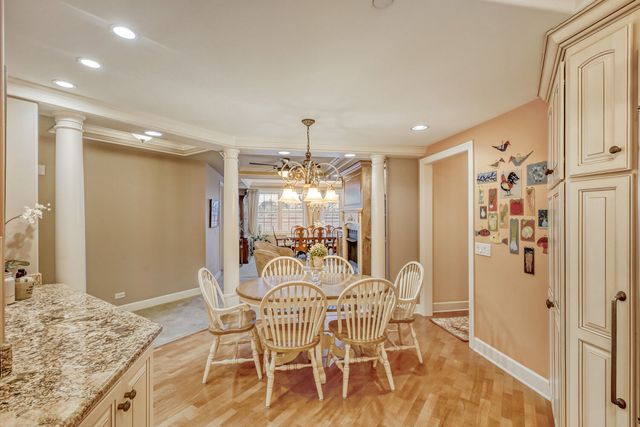 10 E Burlington Street 3B, Riverside, IL 60546