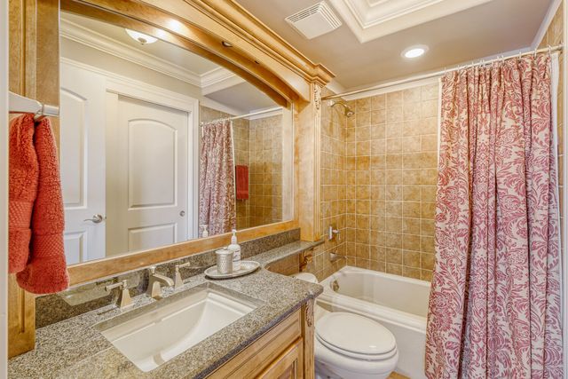 10 E Burlington Street 3B, Riverside, IL 60546