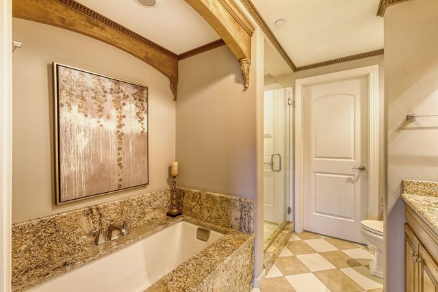 10 E Burlington Street 3B, Riverside, IL 60546