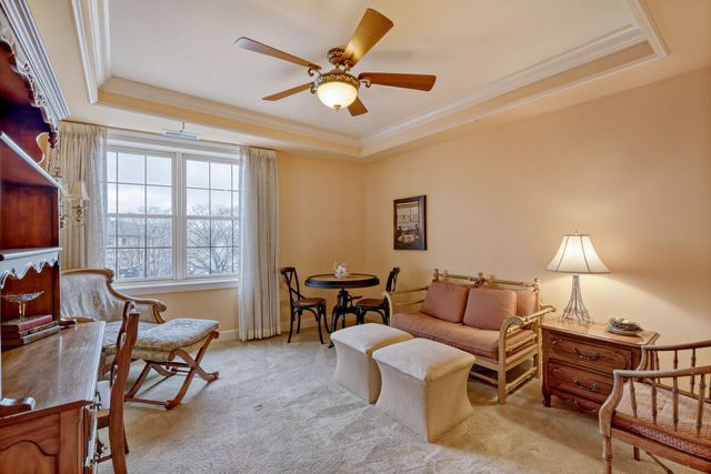 10 E Burlington Street 3B, Riverside, IL 60546