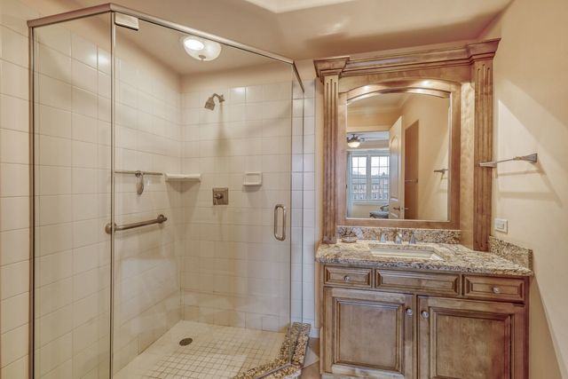10 E Burlington Street 3B, Riverside, IL 60546