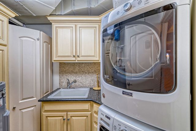 10 E Burlington Street 3B, Riverside, IL 60546
