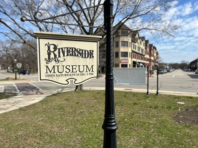 10 E Burlington Street 3B, Riverside, IL 60546