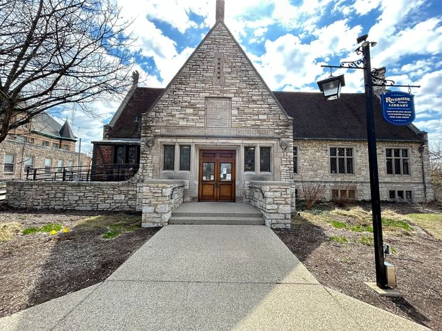 10 E Burlington Street 3B, Riverside, IL 60546