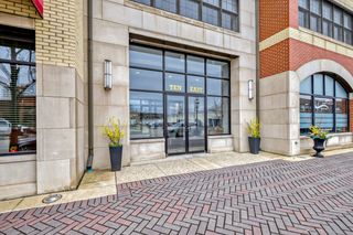 10 E Burlington Street 3B, Riverside, IL 60546