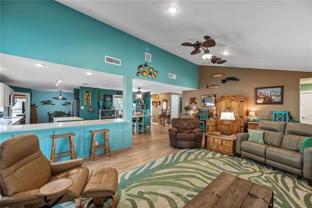 1806 Baywood Dr, Rockport, TX 78382