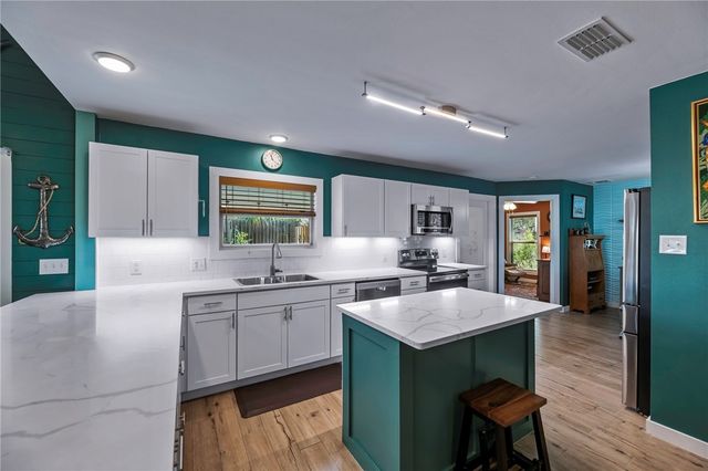 1806 Baywood Dr, Rockport, TX 78382