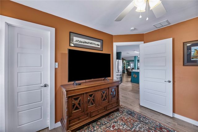 1806 Baywood Dr, Rockport, TX 78382