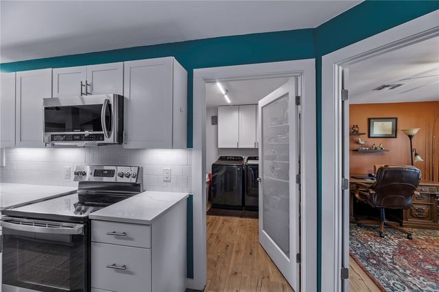 1806 Baywood Dr, Rockport, TX 78382