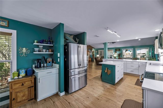 1806 Baywood Dr, Rockport, TX 78382