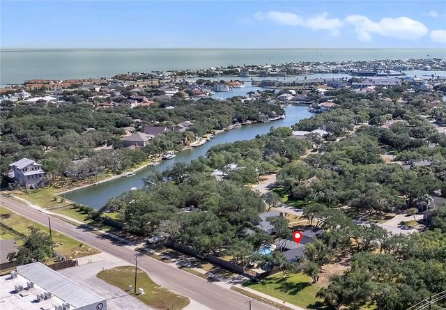 1806 Baywood Dr, Rockport, TX 78382