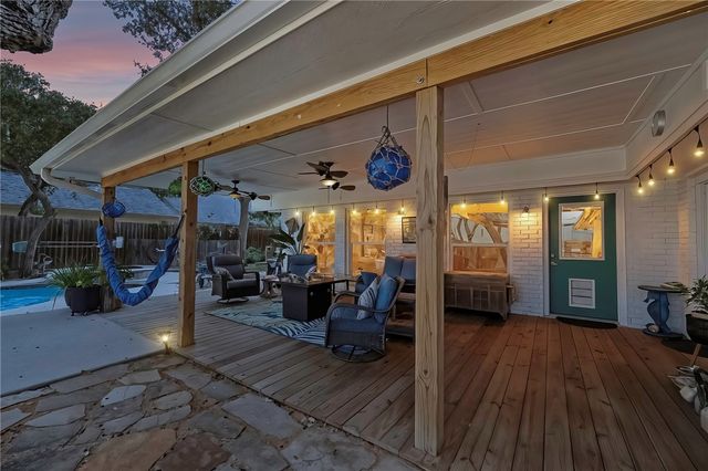 1806 Baywood Dr, Rockport, TX 78382