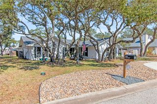 1806 Baywood Dr, Rockport, TX 78382