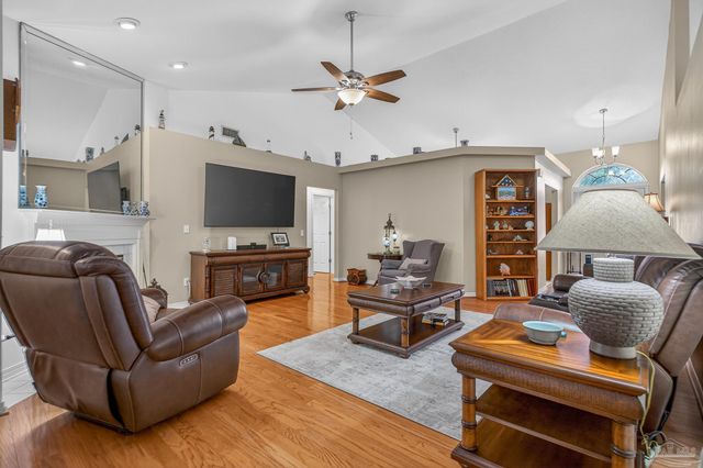 2230 Dovefield Dr, Pensacola, FL 32534