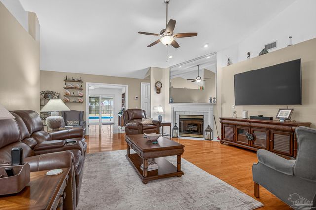 2230 Dovefield Dr, Pensacola, FL 32534