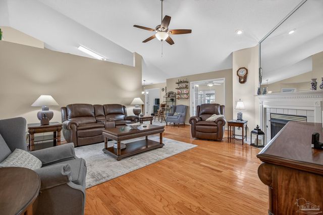 2230 Dovefield Dr, Pensacola, FL 32534