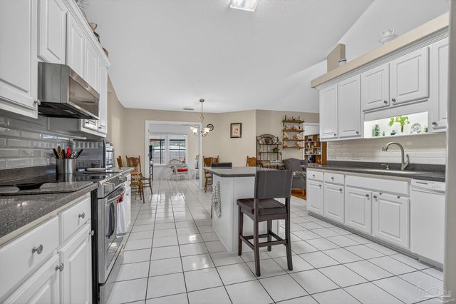 2230 Dovefield Dr, Pensacola, FL 32534