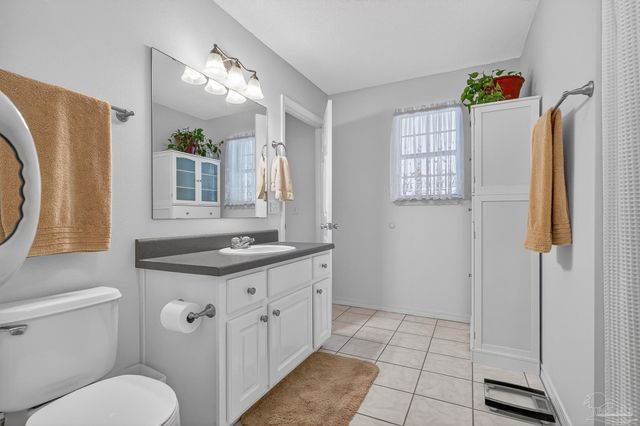 2230 Dovefield Dr, Pensacola, FL 32534