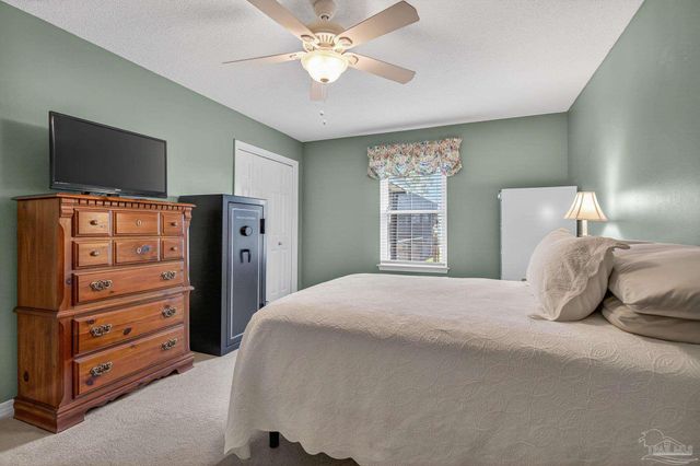 2230 Dovefield Dr, Pensacola, FL 32534