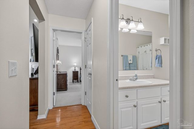 2230 Dovefield Dr, Pensacola, FL 32534