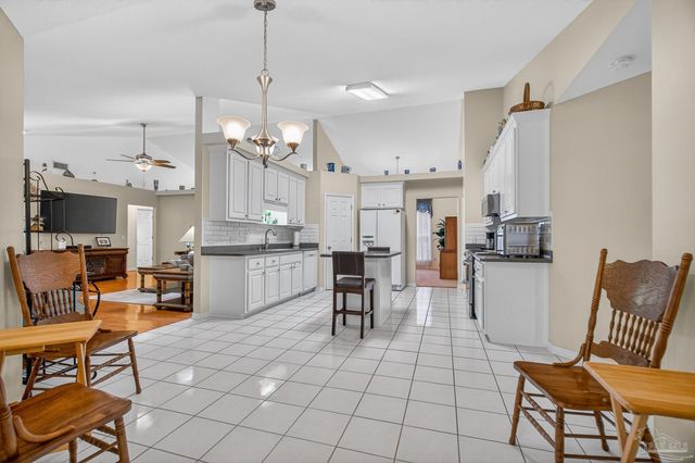 2230 Dovefield Dr, Pensacola, FL 32534