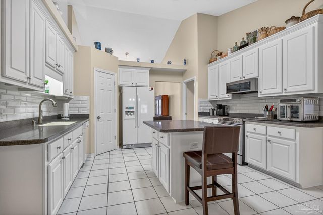 2230 Dovefield Dr, Pensacola, FL 32534