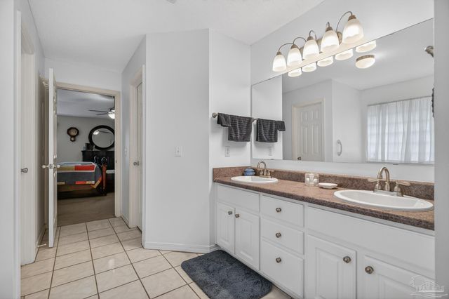 2230 Dovefield Dr, Pensacola, FL 32534