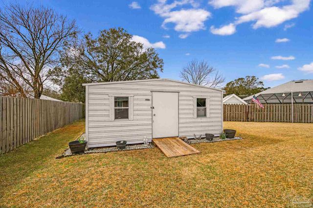 2230 Dovefield Dr, Pensacola, FL 32534