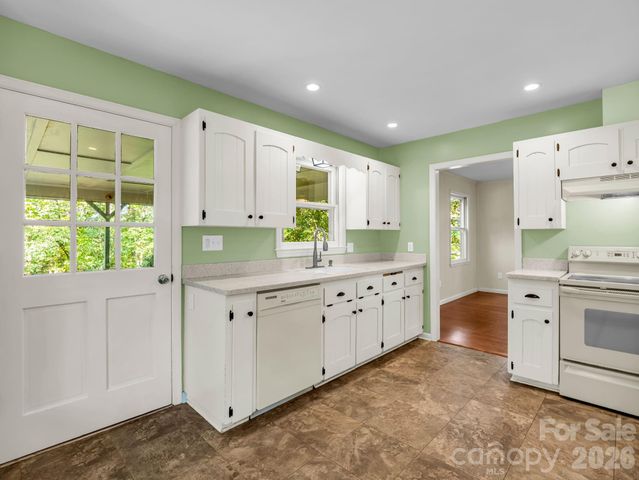 93 Dogwood Court, Tryon, NC 28782