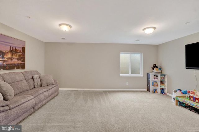 1244 ELDERSLIE LN, York, PA 17403