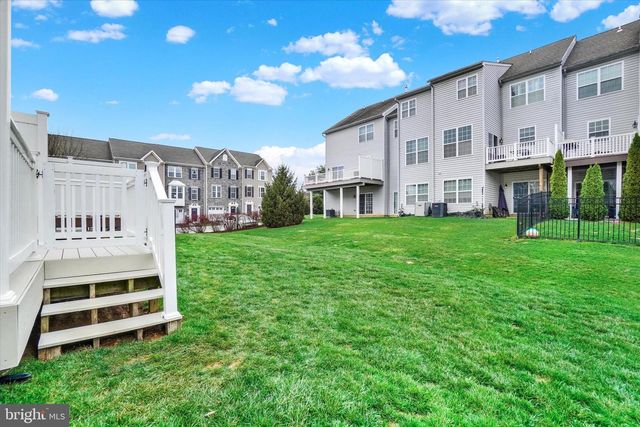 1244 ELDERSLIE LN, York, PA 17403