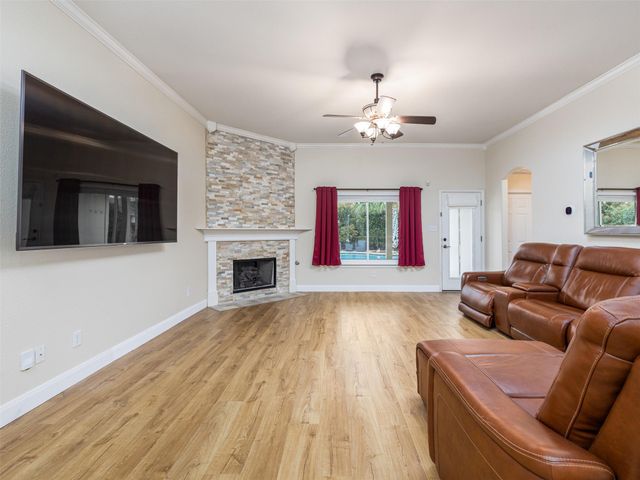 907 Ridgemont CIR, Leander, TX 78641