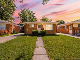 6558 Berwyn Street, Dearborn Heights, MI 48127